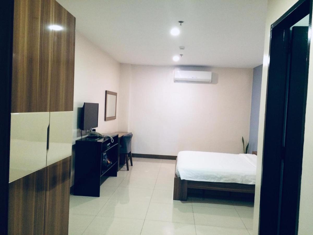 Ybc Grand Hotel Olongapo Bagian luar foto