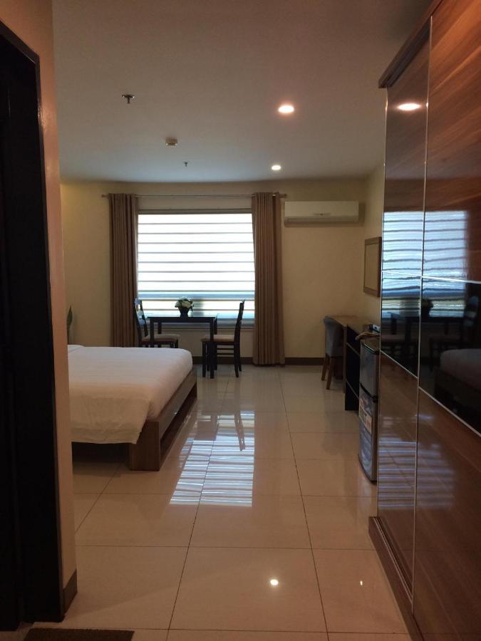Ybc Grand Hotel Olongapo Bagian luar foto