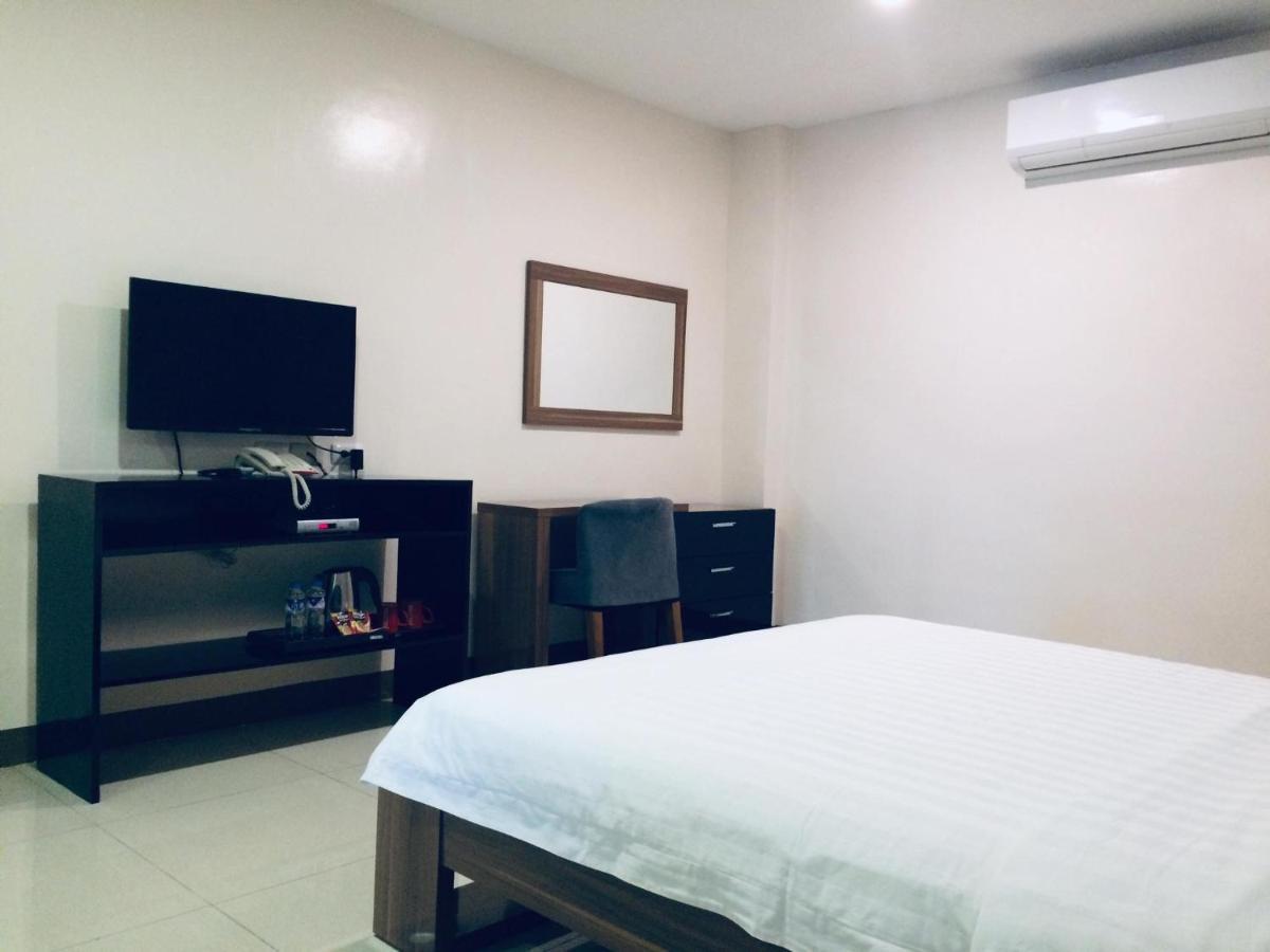 Ybc Grand Hotel Olongapo Bagian luar foto