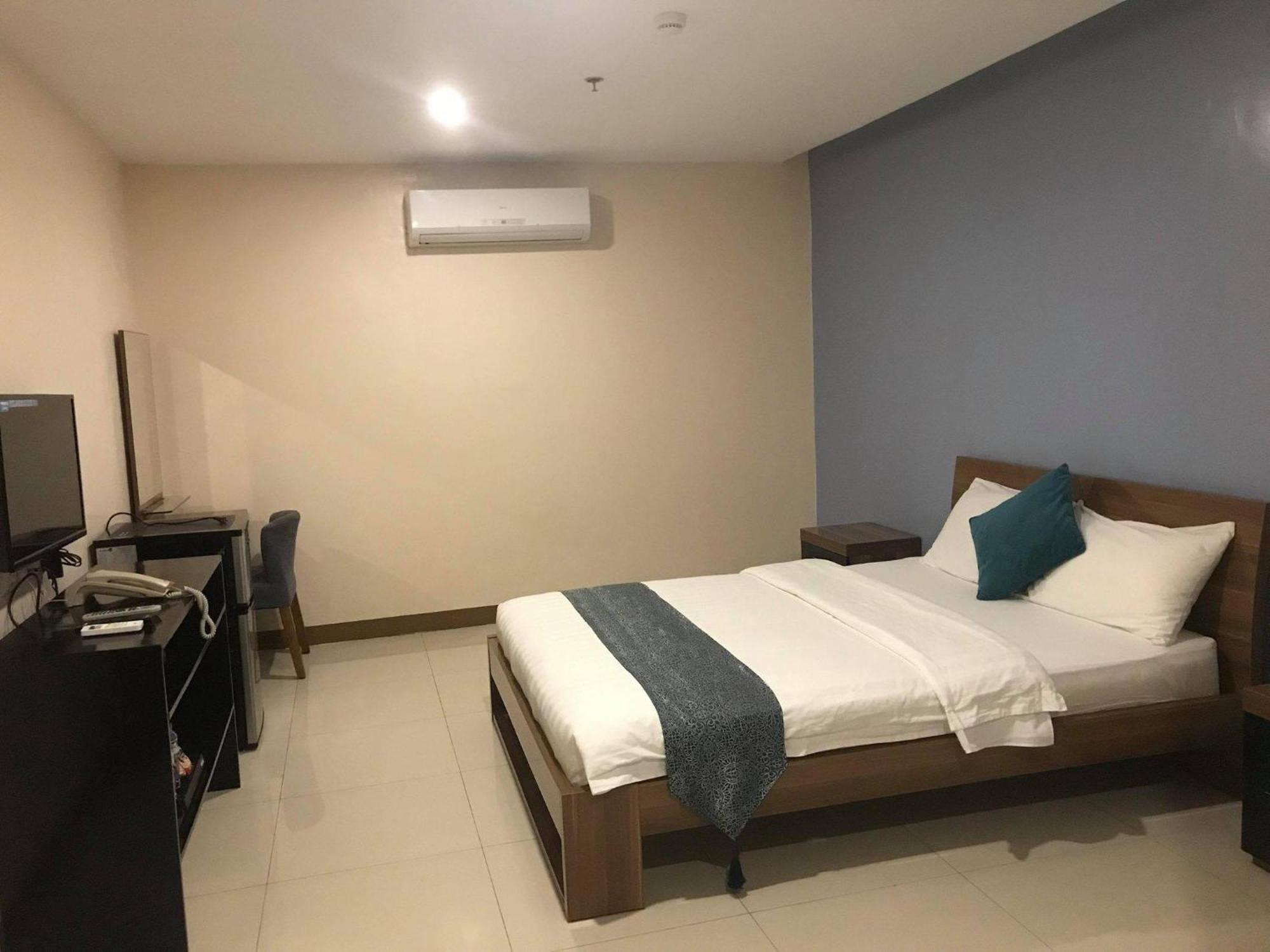 Ybc Grand Hotel Olongapo Bagian luar foto