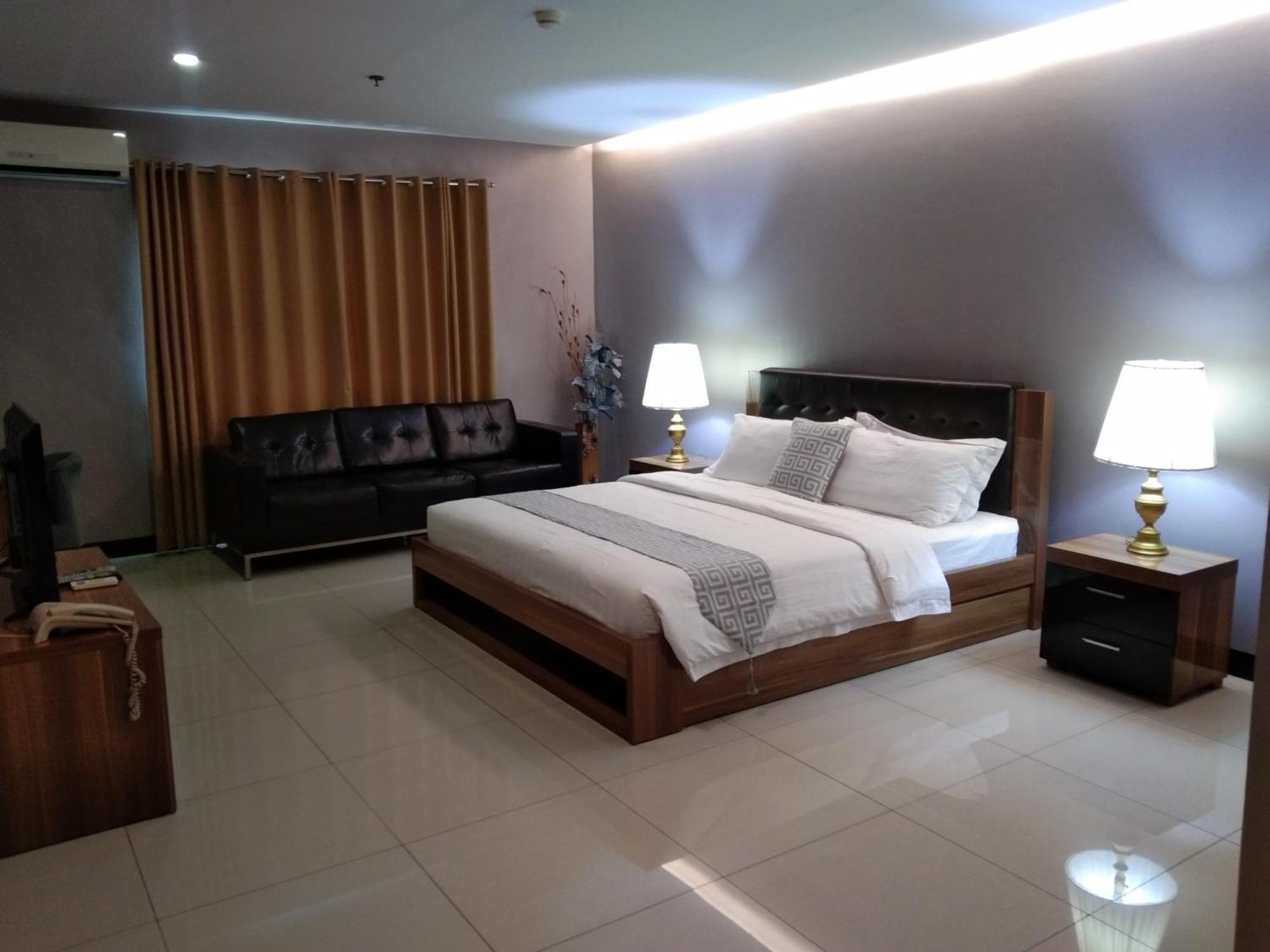 Ybc Grand Hotel Olongapo Bagian luar foto