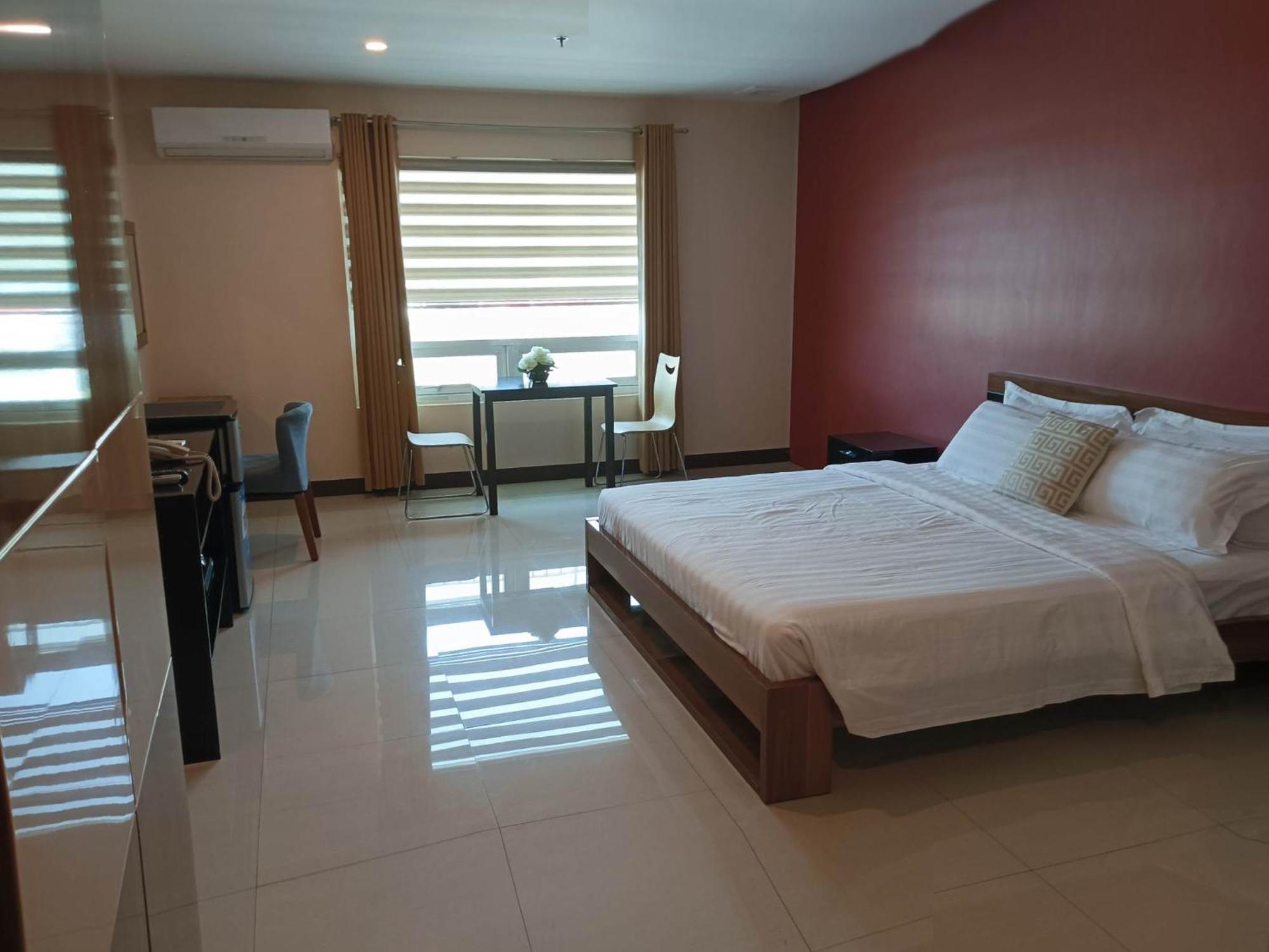 Ybc Grand Hotel Olongapo Bagian luar foto